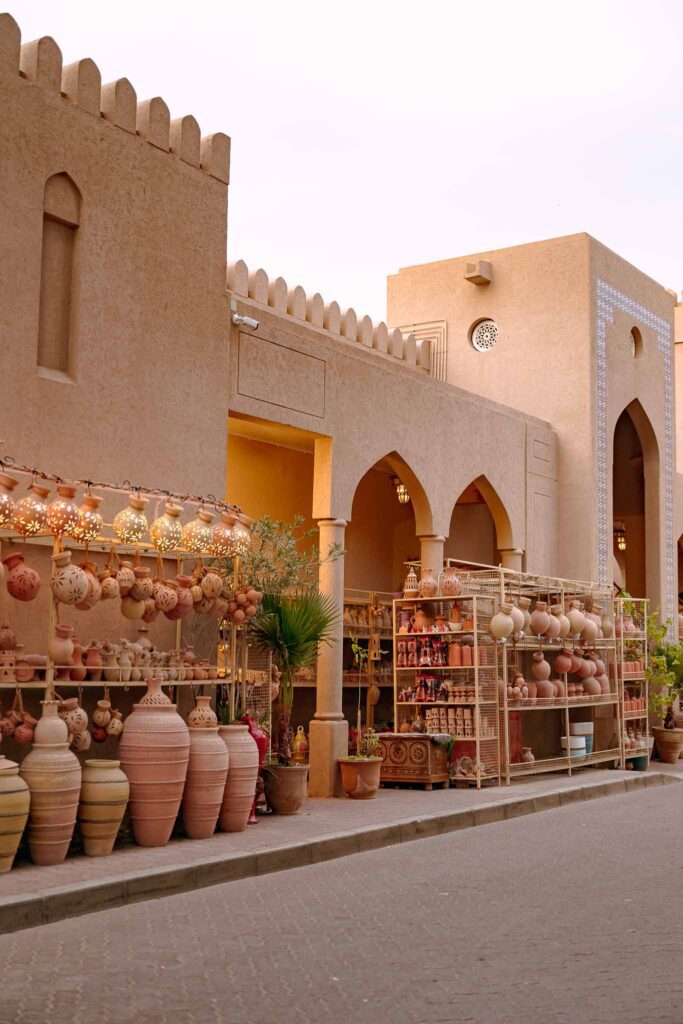Souq de Nizwa avec des poteries